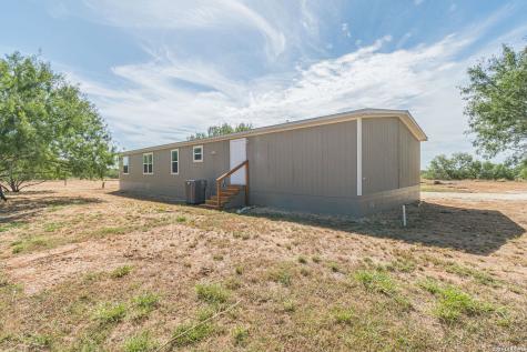 8960 W Fm 140 Charlotte TX 78011