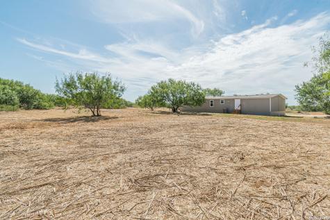 8960 W Fm 140 Charlotte TX 78011