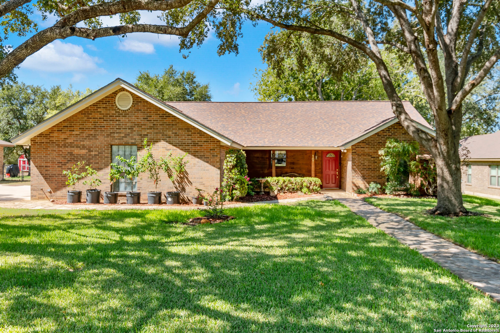 107 Oaklawn Drive Floresville TX 78114