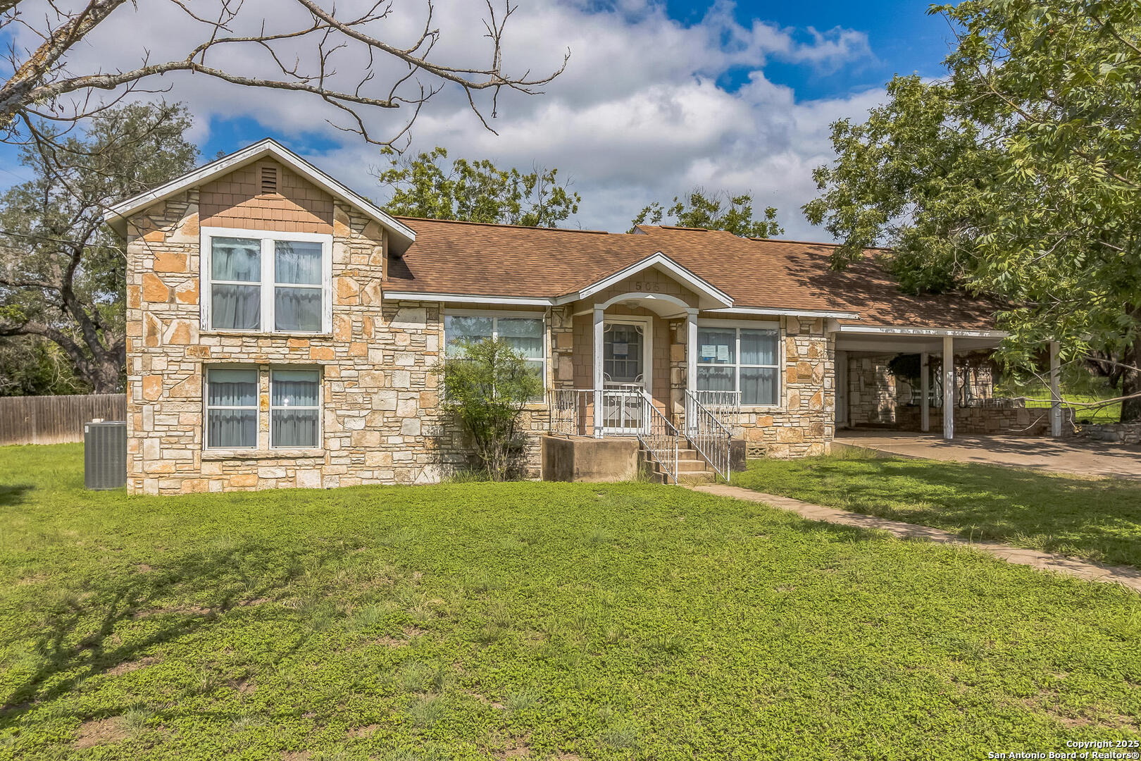 505 Main Ingram TX 78025