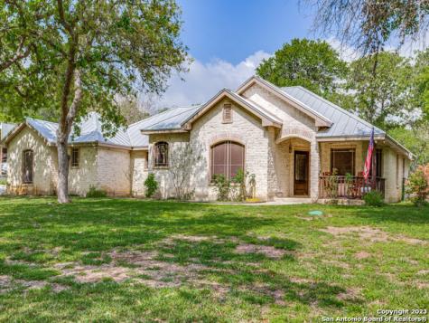 122 Pullman Road La Vernia TX 78121