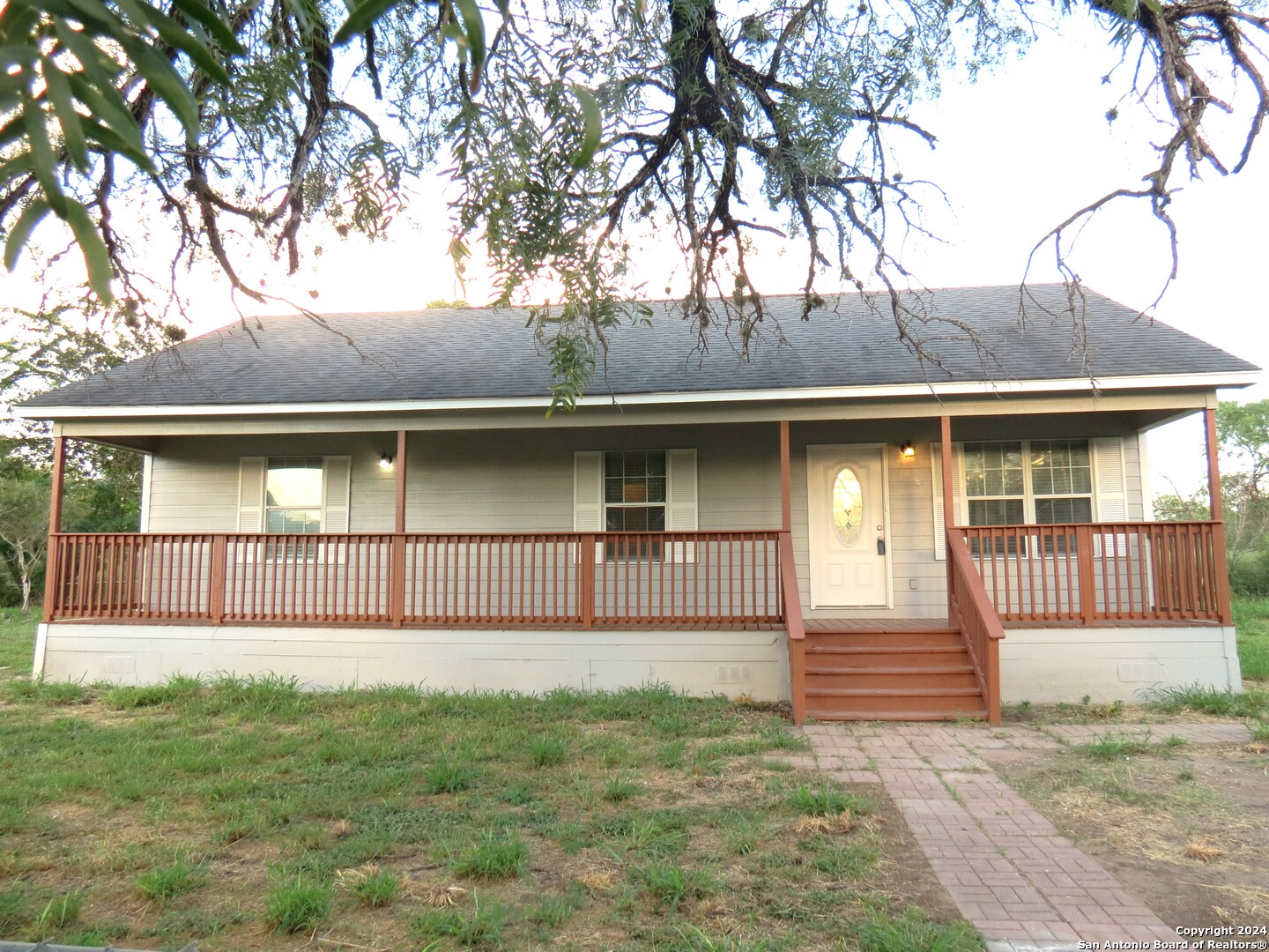 518 N Chapman Street Pleasanton TX 78064