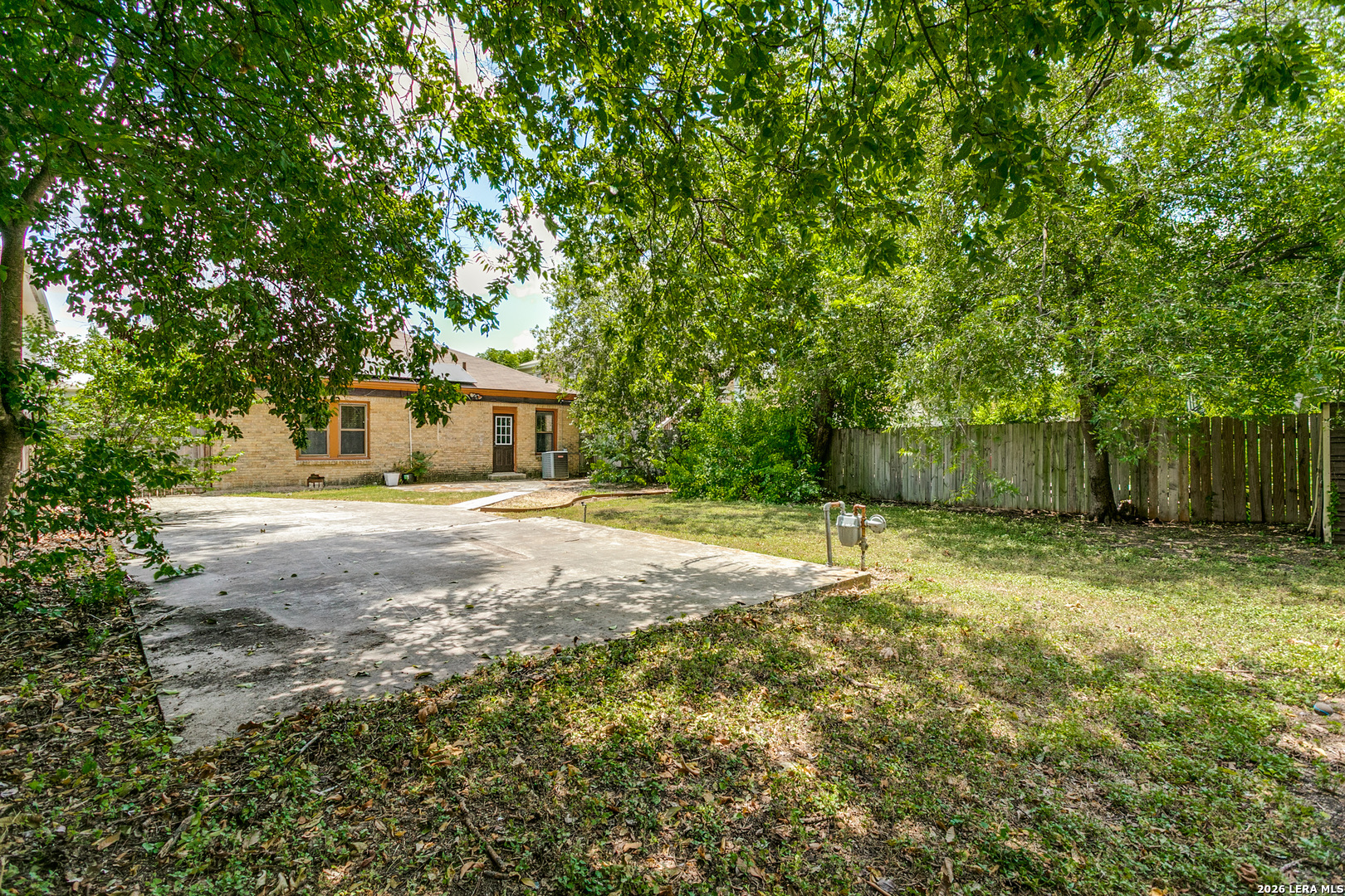 2023 W Kings San Antonio TX 78201