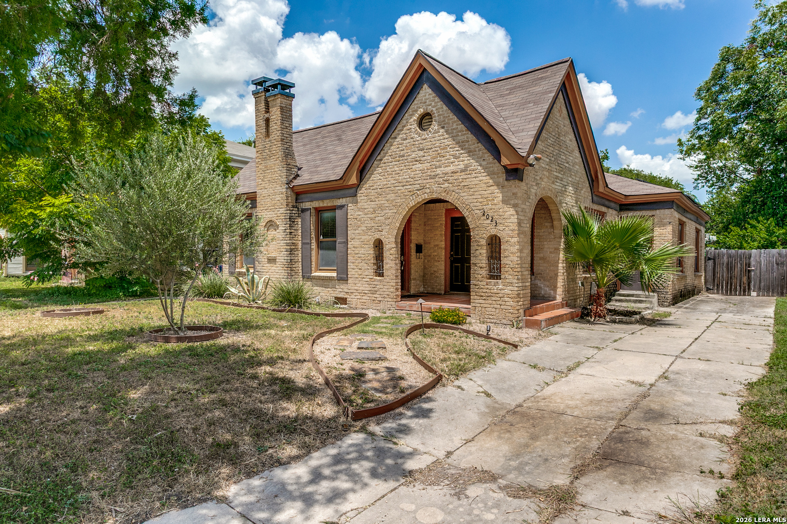 2023 W Kings San Antonio TX 78201