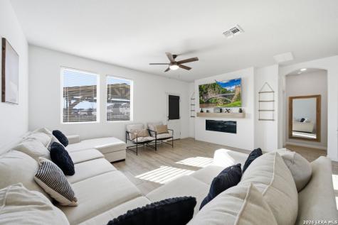 298 Whitetail Pass San Antonio TX 78253