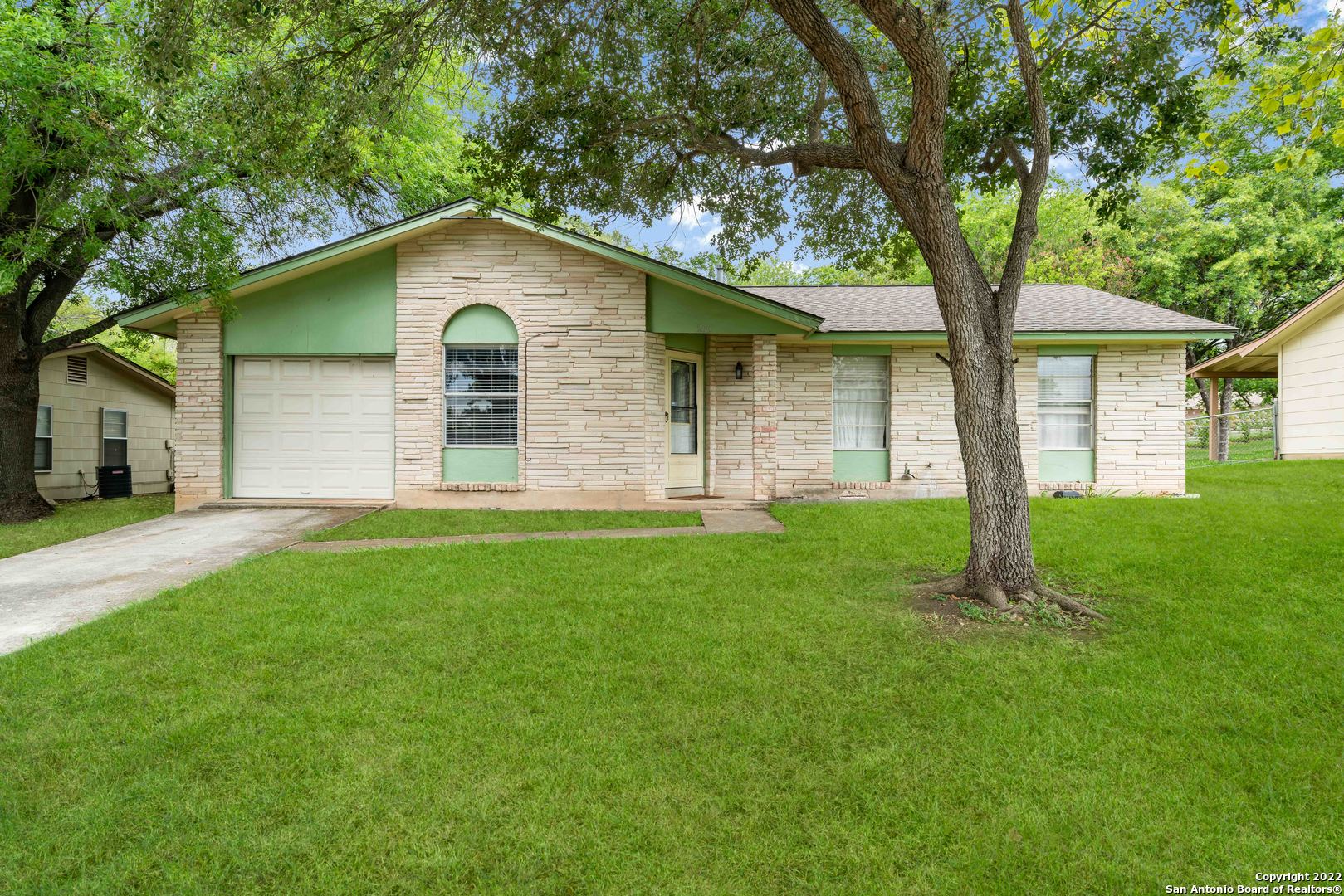 205 Avenue F Converse TX 78109