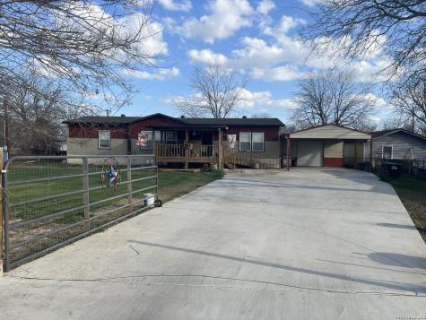 218 W 2nd Street Elmendorf TX 78112