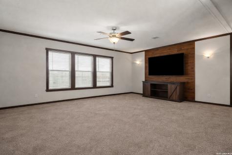 218 W 2nd Street Elmendorf TX 78112