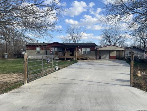 218 W 2nd Street Elmendorf TX 78112