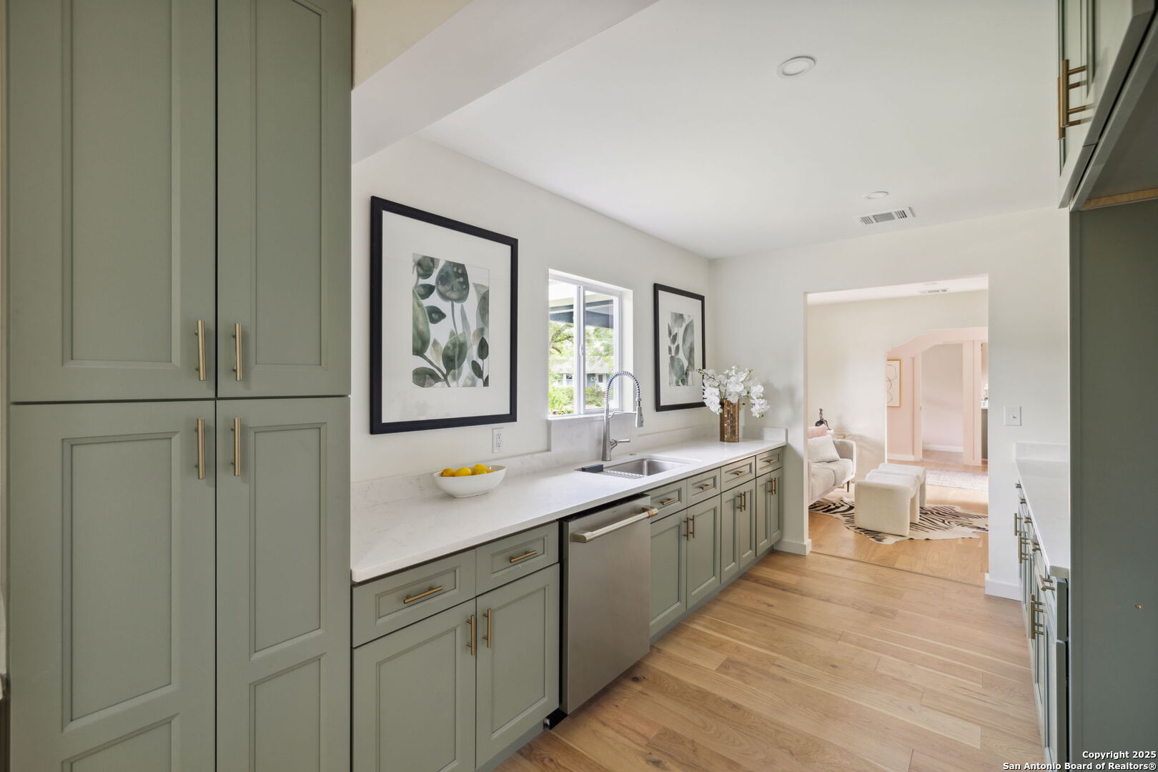 142 Field Crest San Antonio TX 78209