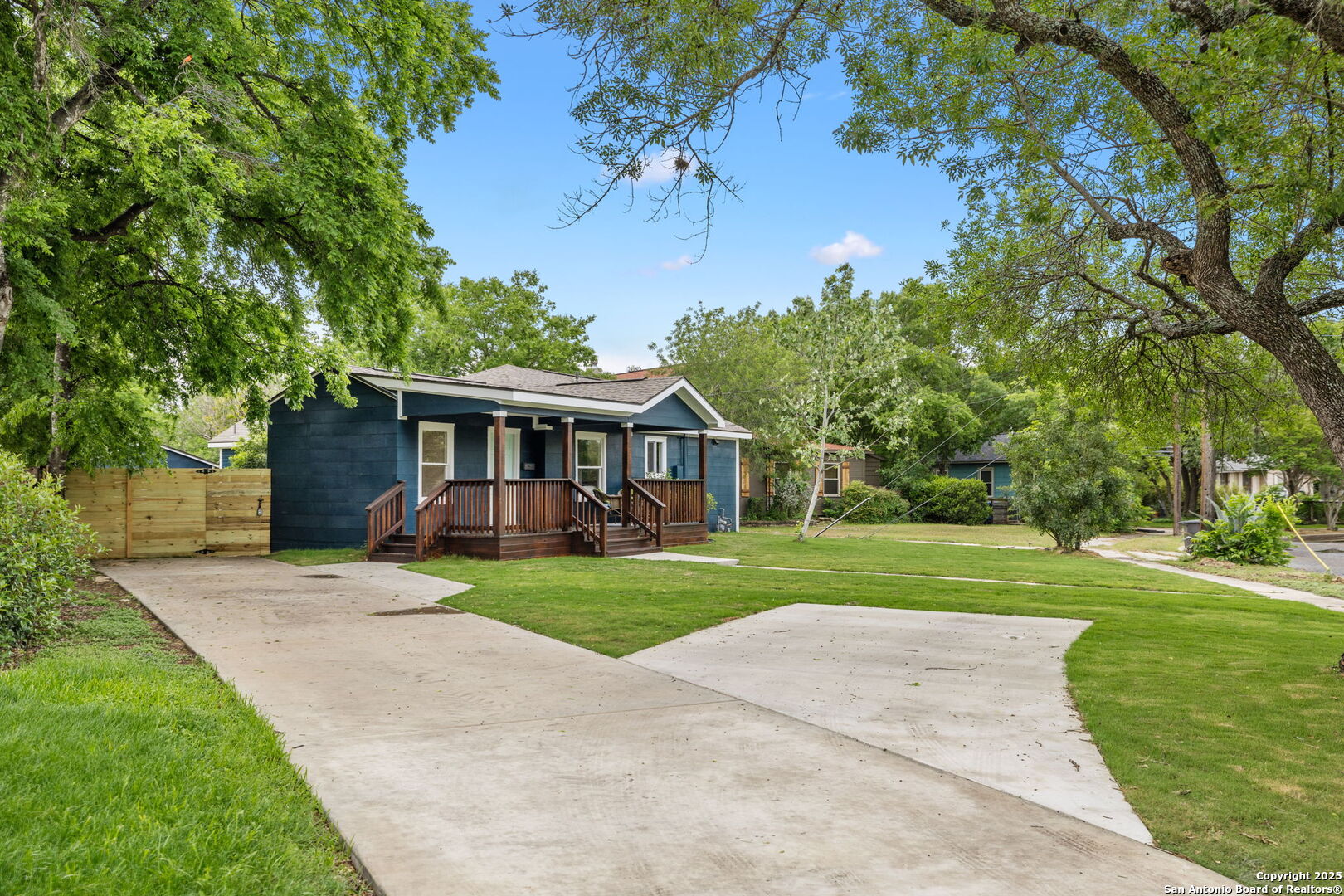 142 Field Crest San Antonio TX 78209