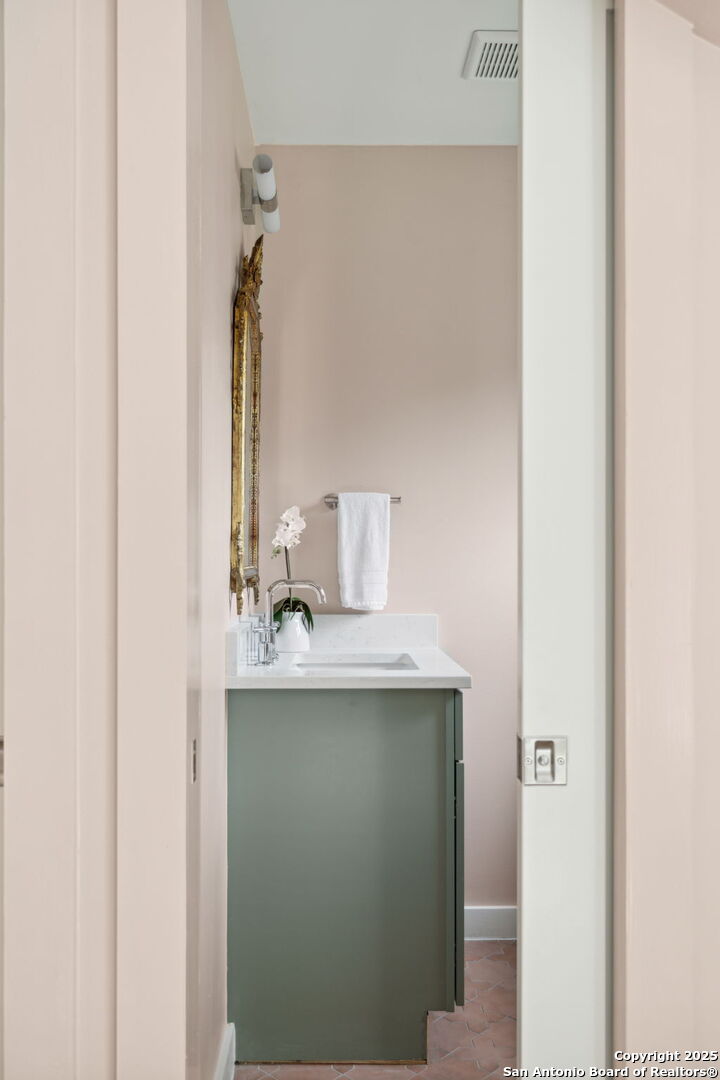 142 Field Crest San Antonio TX 78209