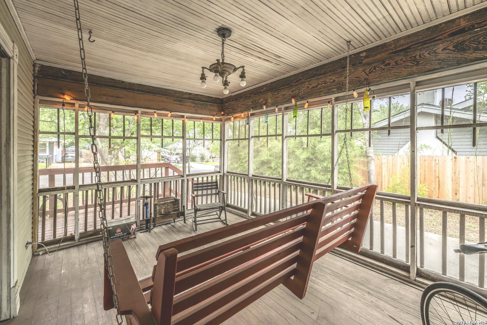 1136 W Russell San Antonio TX 78201