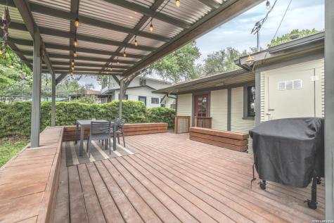 1136 W Russell San Antonio TX 78201