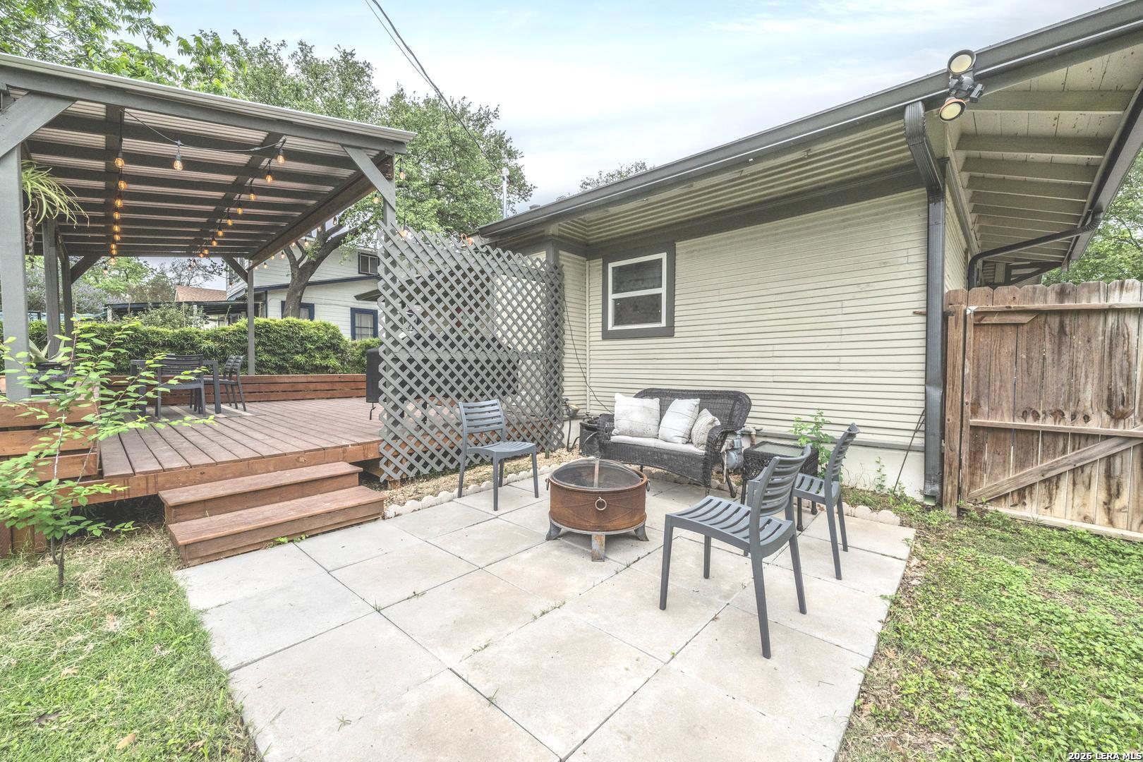 1136 W Russell San Antonio TX 78201