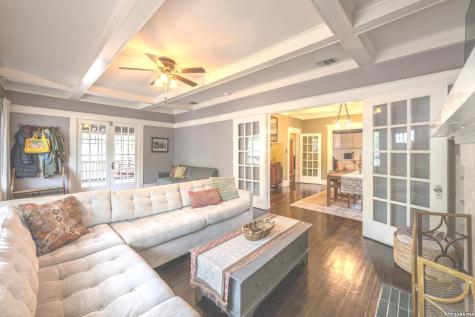 1136 W Russell San Antonio TX 78201