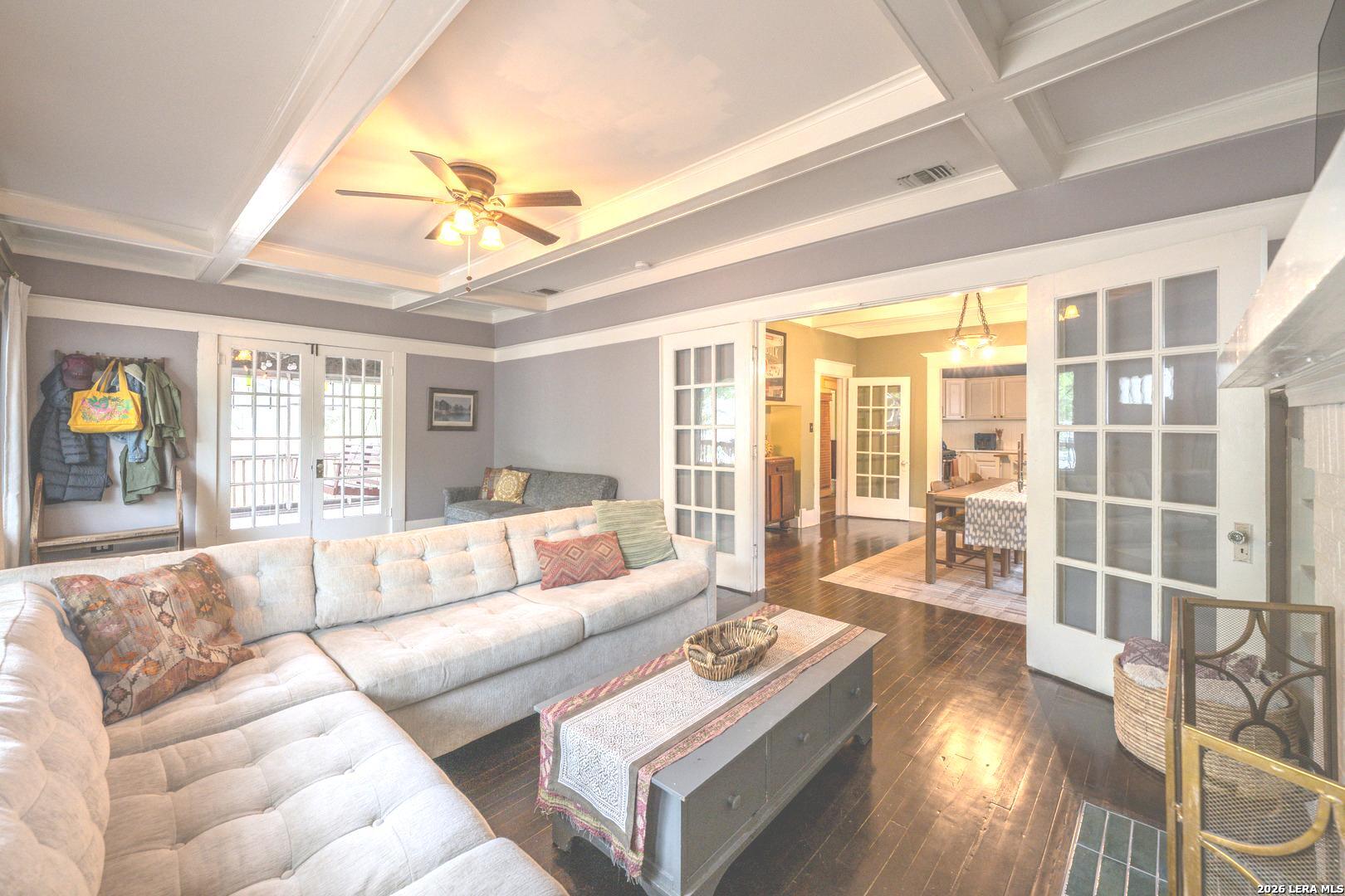 1136 W Russell San Antonio TX 78201