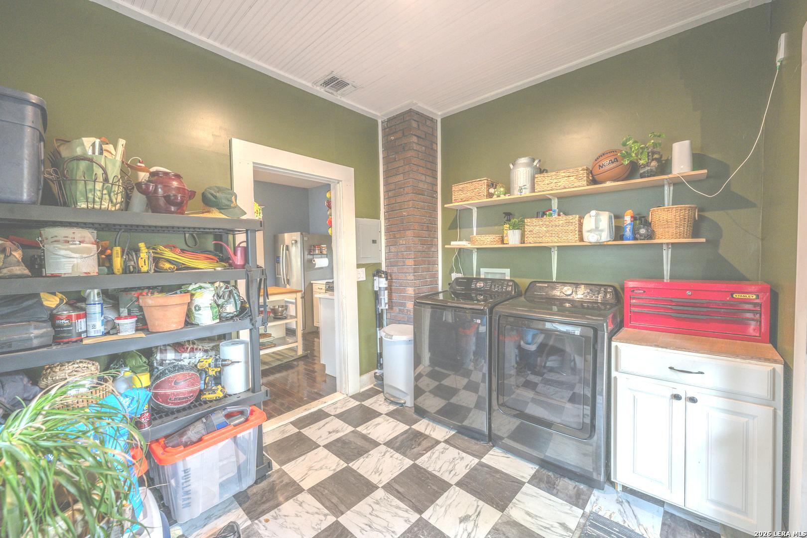1136 W Russell San Antonio TX 78201