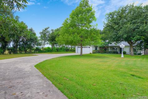 205 Red Fox Run Seguin TX 78155