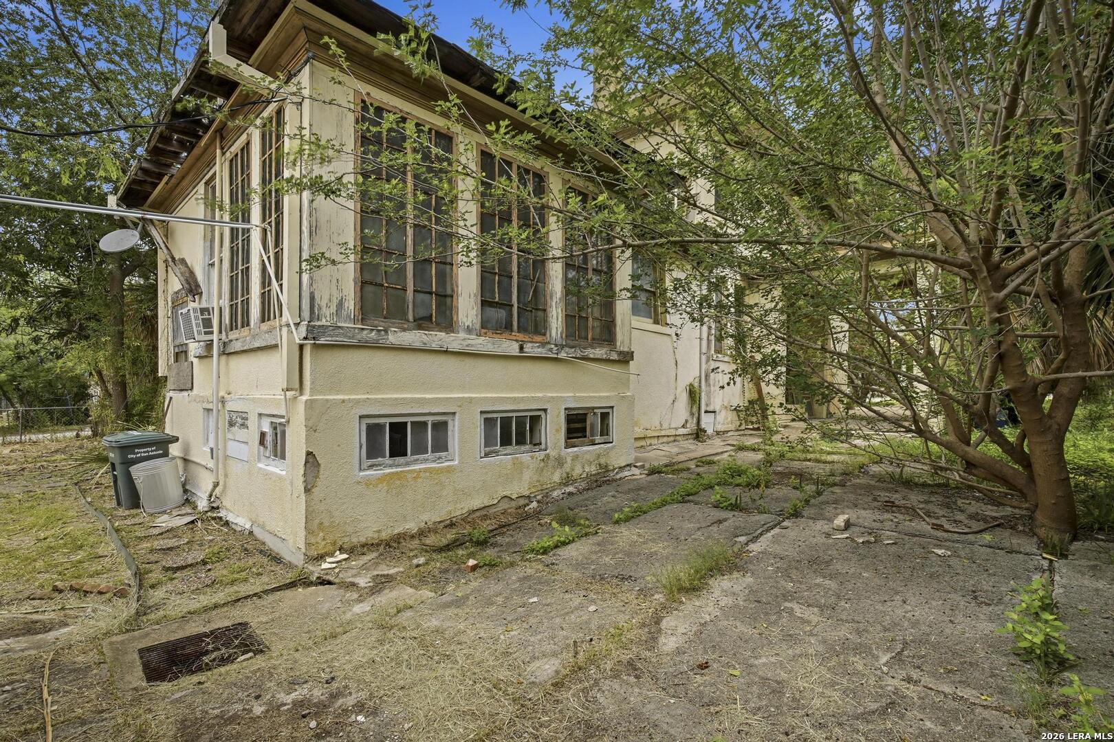 325 E Courtland San Antonio TX 78212