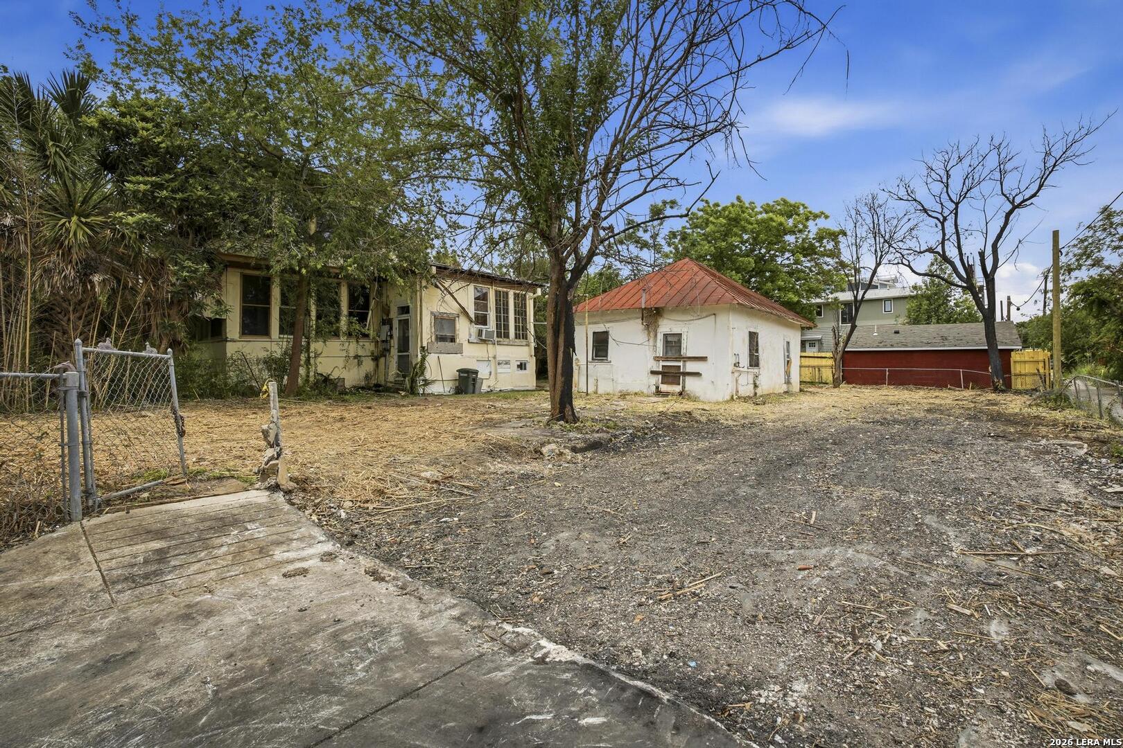 325 E Courtland San Antonio TX 78212