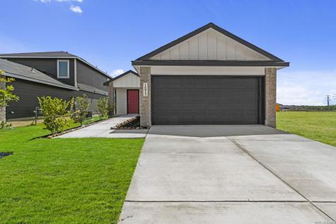 16023 Mahogany Way Elmendorf TX 78112