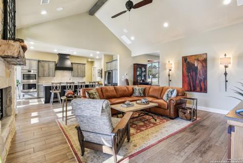 449 Hanging Oak Spring Branch TX 78070