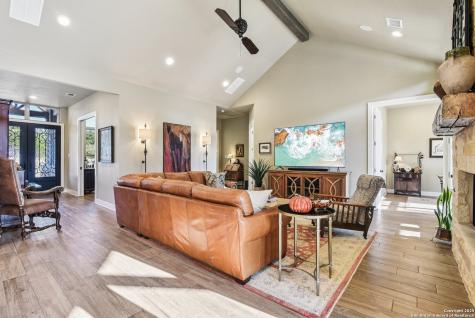 449 Hanging Oak Spring Branch TX 78070