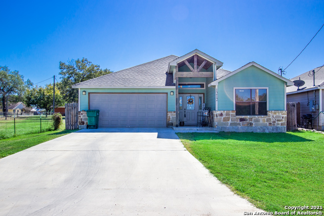1212 Hickory Street Jourdanton TX 78026
