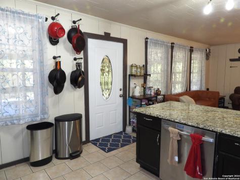 155 Scenic Circle Lakehills TX 78063