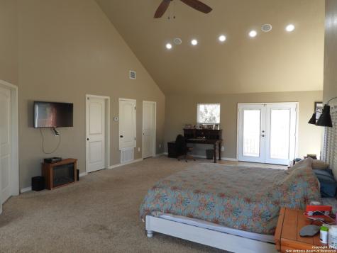 155 Scenic Circle Lakehills TX 78063