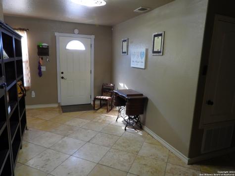 155 Scenic Circle Lakehills TX 78063