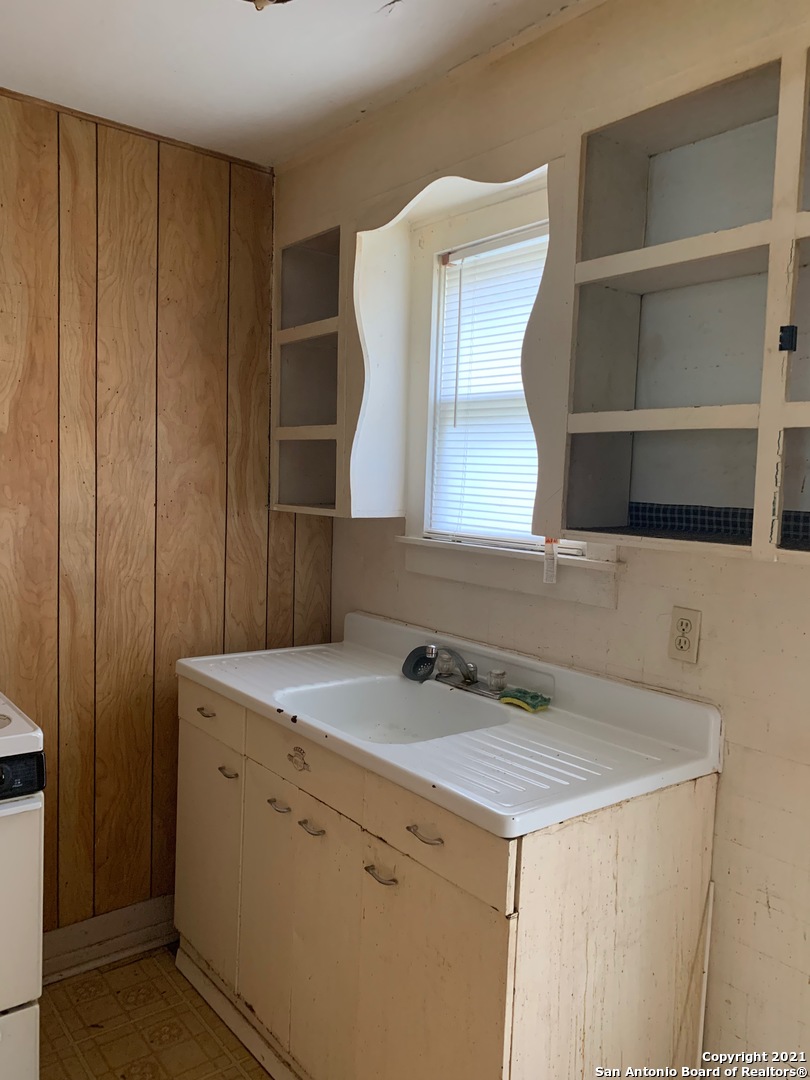 502 22nd Street Hondo TX 78861