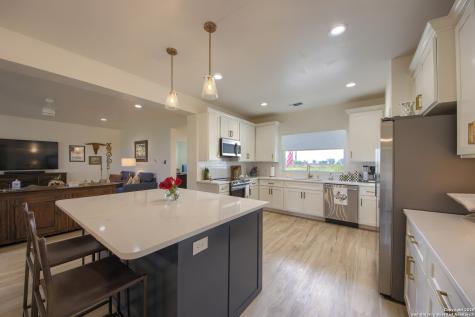 806 34th Street Hondo TX 78861