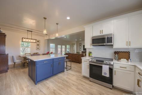 806 34th Street Hondo TX 78861