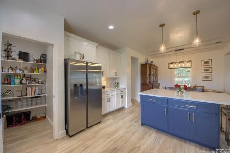 806 34th Street Hondo TX 78861