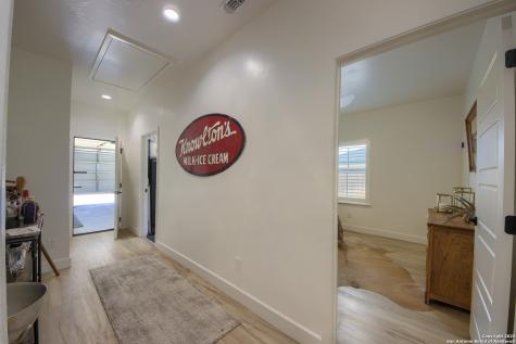 806 34th Street Hondo TX 78861