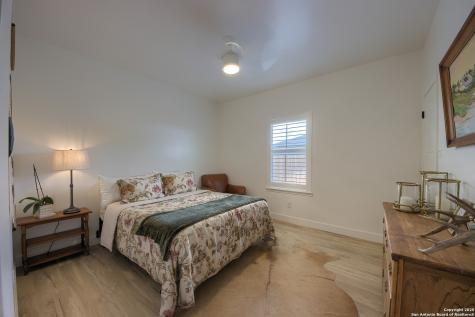 806 34th Street Hondo TX 78861