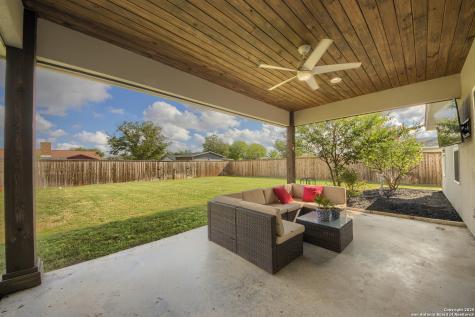 806 34th Street Hondo TX 78861