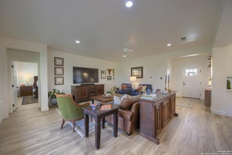 806 34th Street Hondo TX 78861