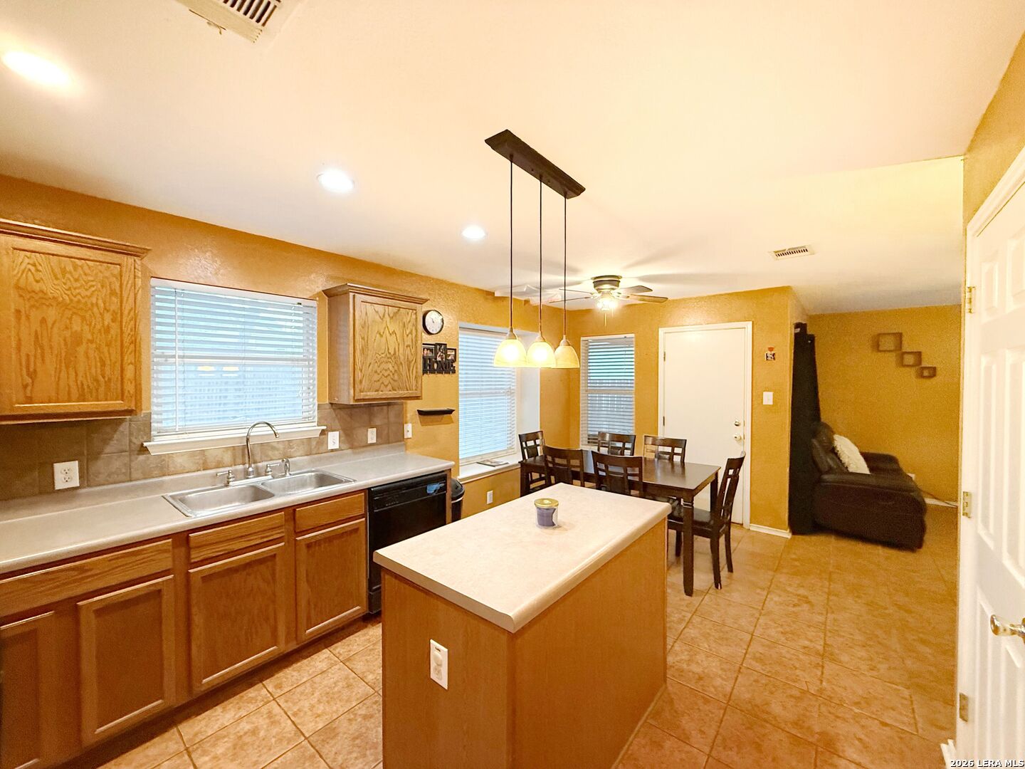 7402 Lacey Oak Path San Antonio TX 78223