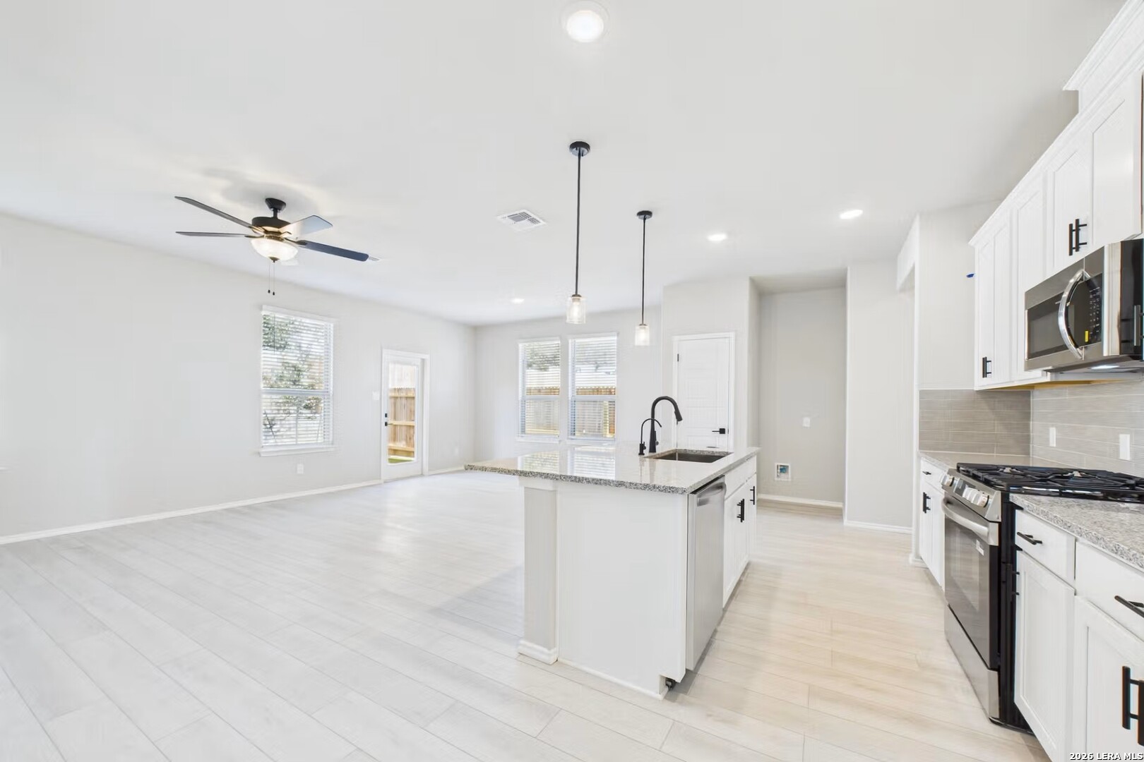 1018 West 1604 North San Antonio TX 78251
