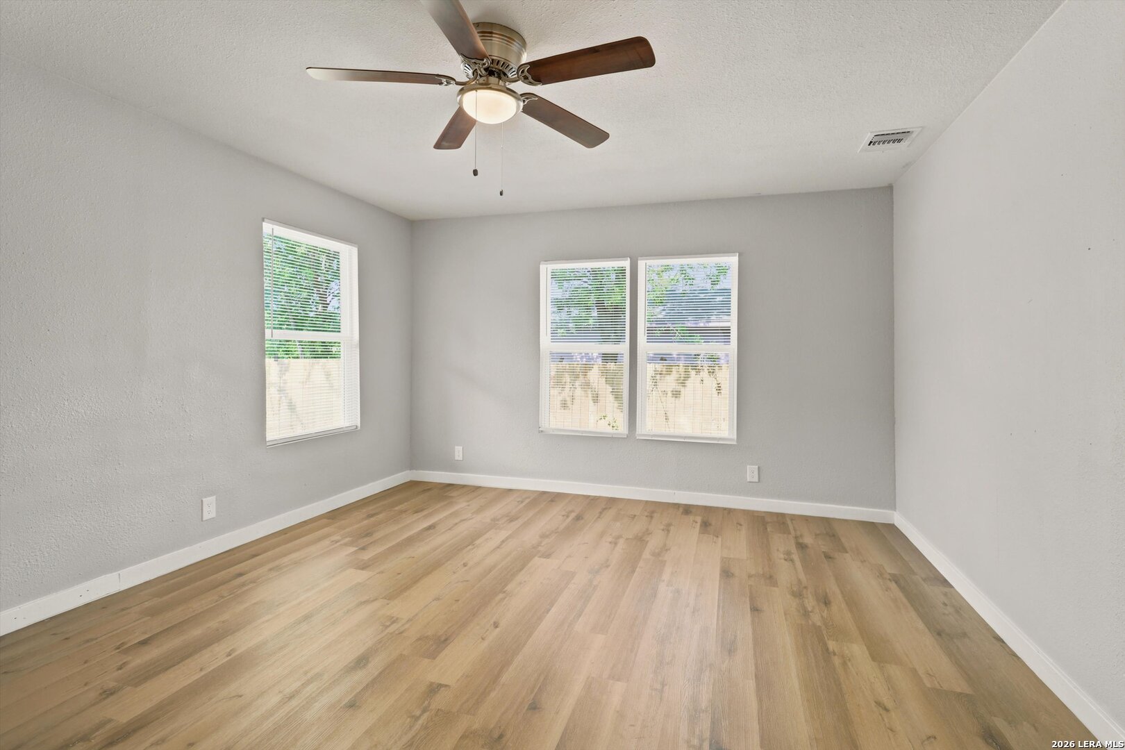 1126 W Lullwood San Antonio TX 78201