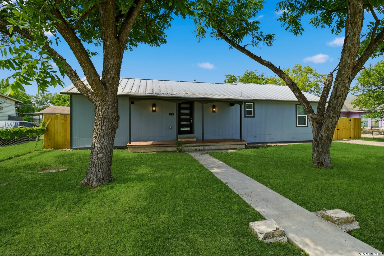 1126 W Lullwood San Antonio TX 78201