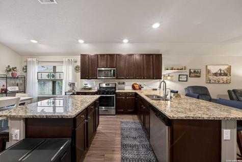 329 Hinsdale Run Cibolo TX 78108