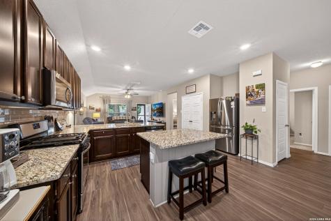 329 Hinsdale Run Cibolo TX 78108