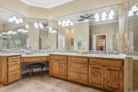 1139 Creekside Pond Road Seguin TX 78155