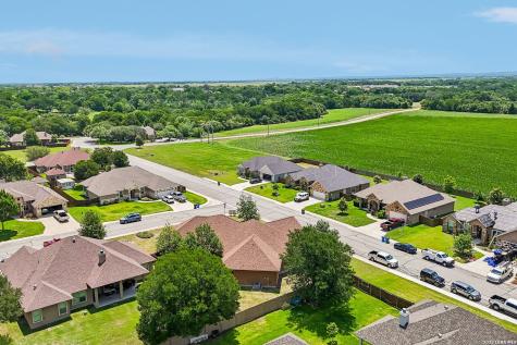 1139 Creekside Pond Road Seguin TX 78155