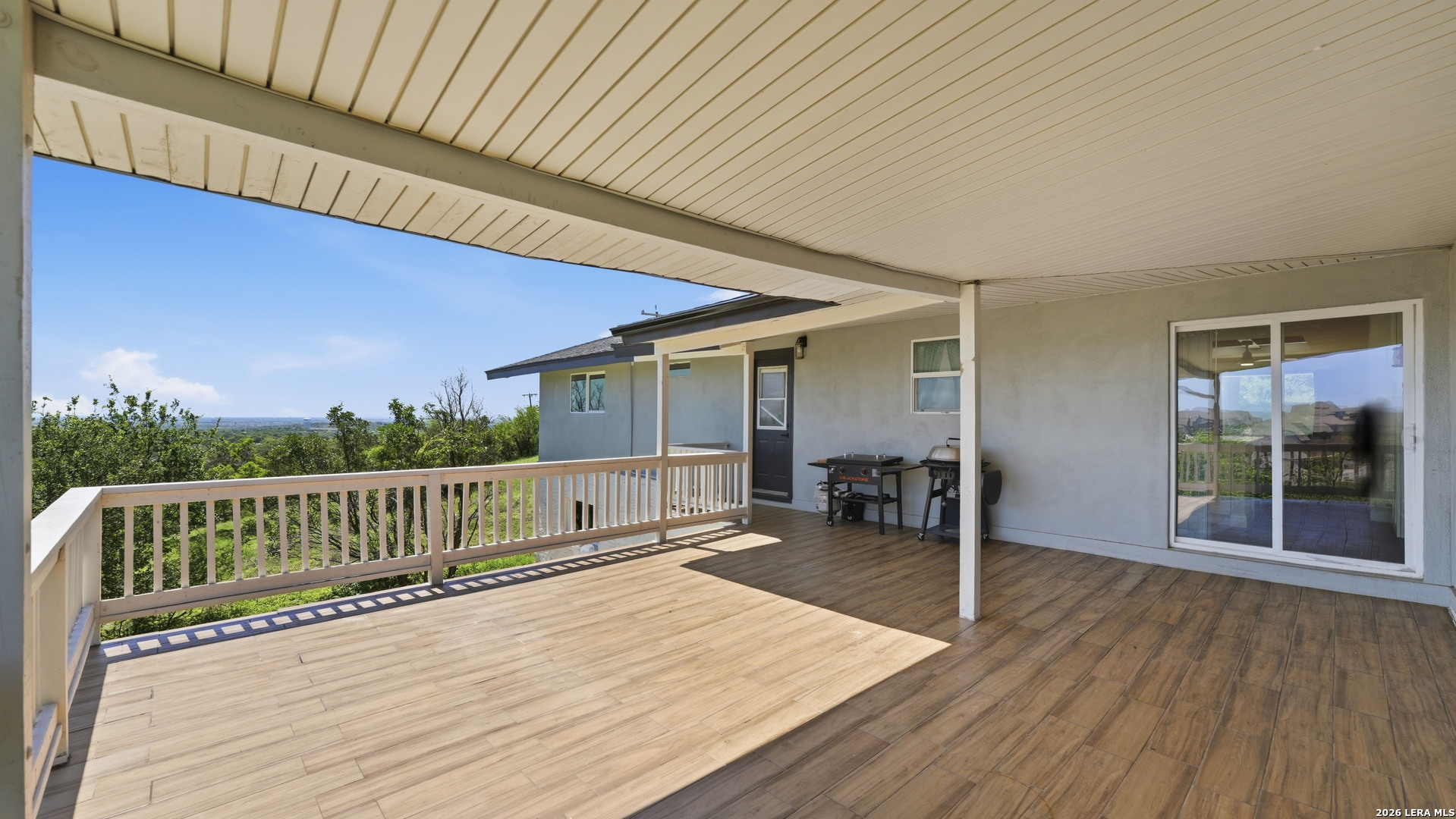 6715 E Queens Crown Street San Antonio TX 78233