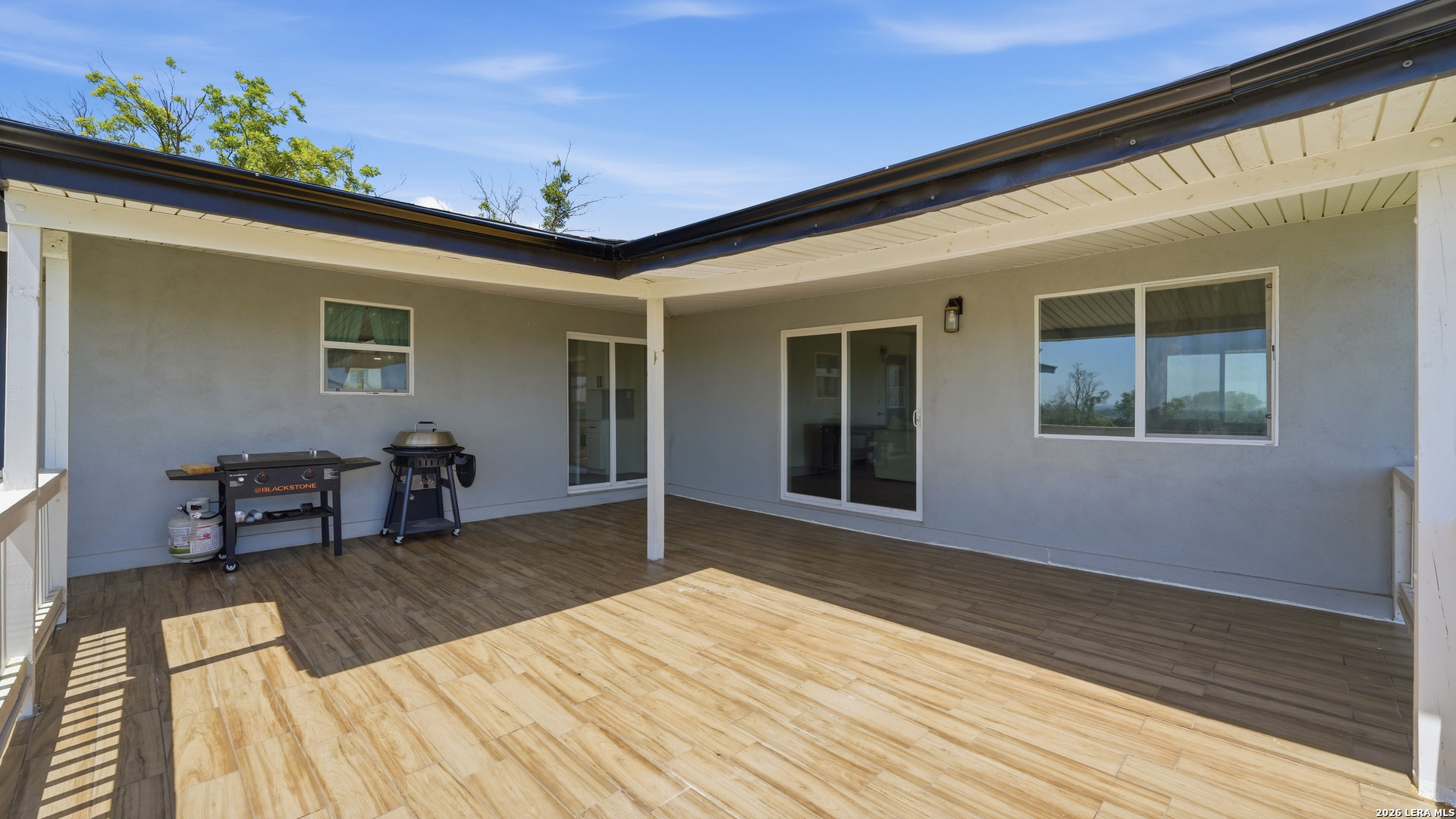 6715 E Queens Crown Street San Antonio TX 78233